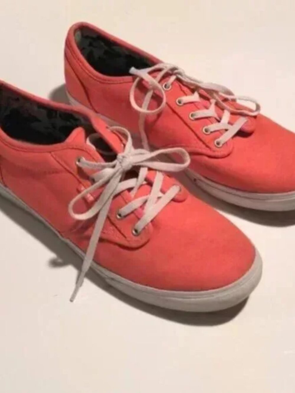 Vans Tie Salmon Orange Gym Shoe Women Size 9